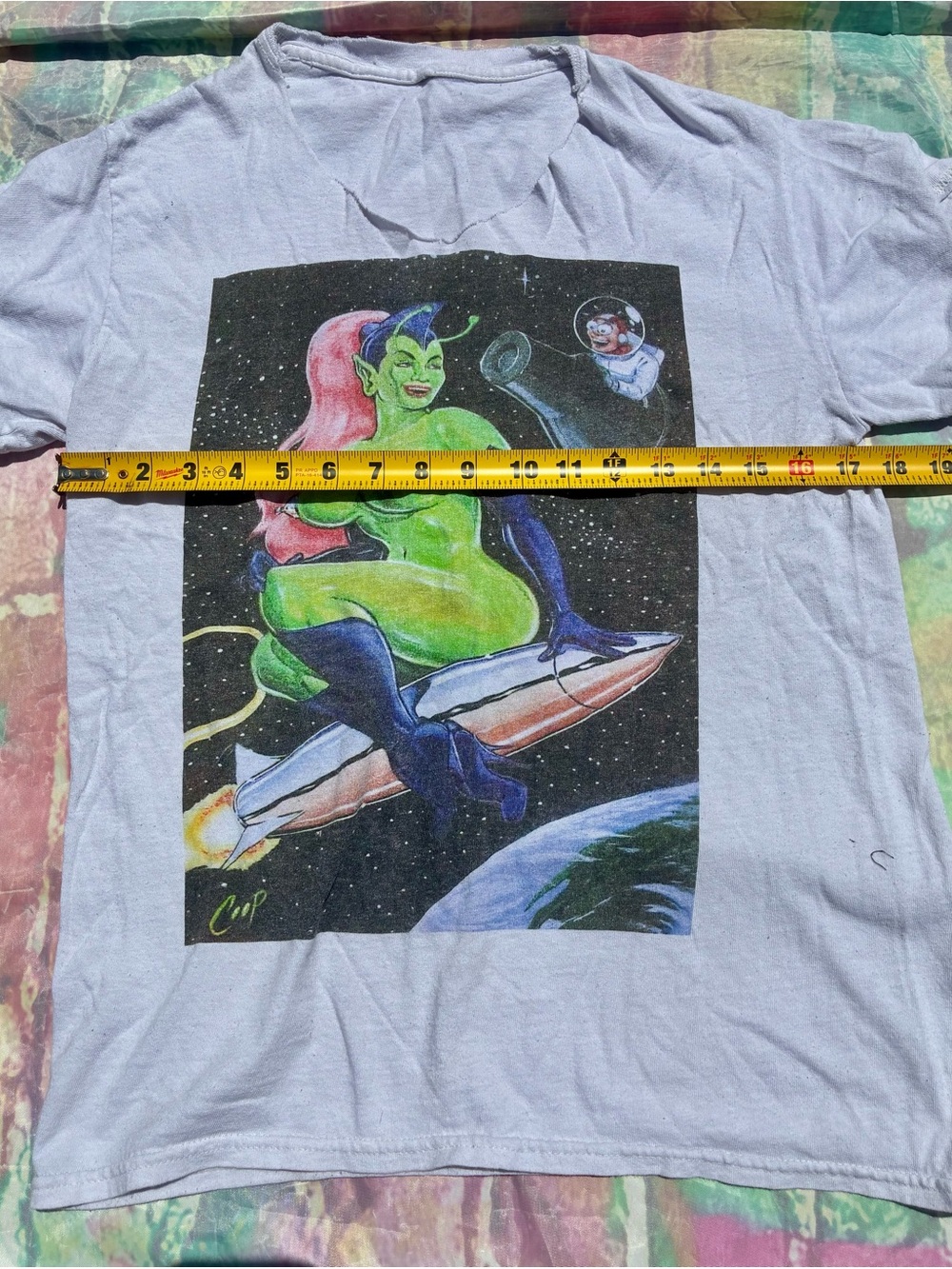 Vintage Style Green Alien Pinup Graphic Tee